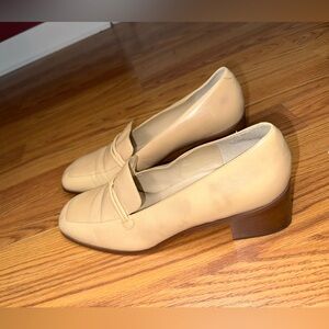 Jones new york Cream and tan leather loafers with a 1.5" heel
